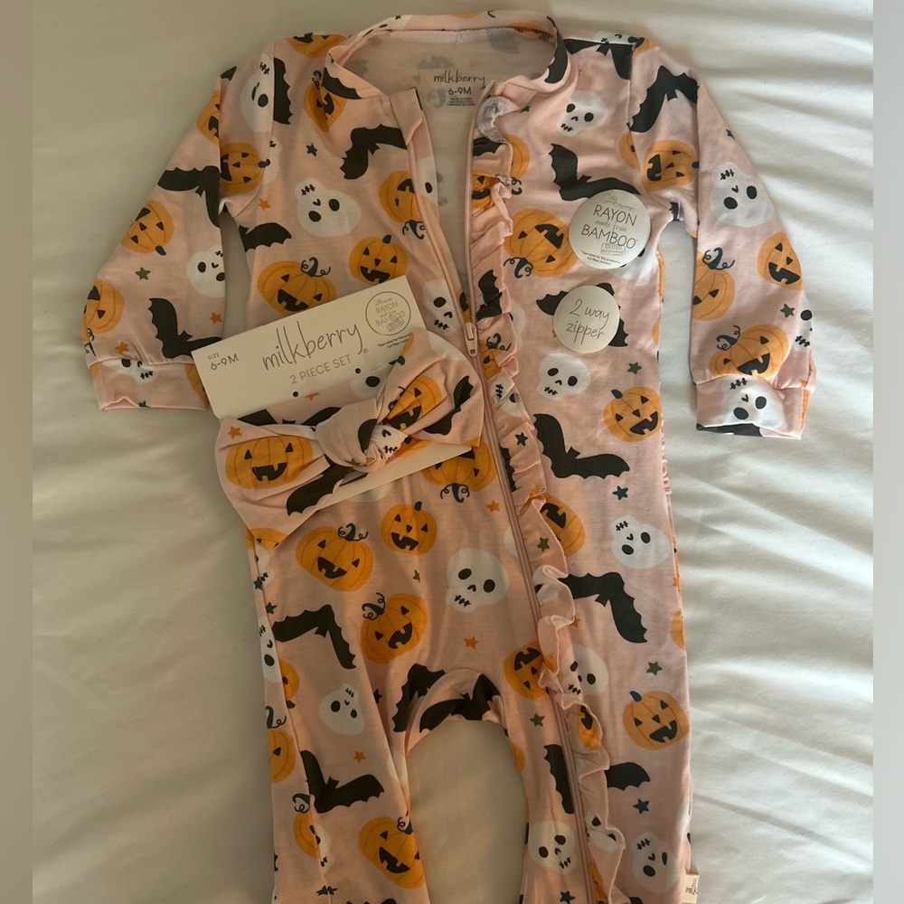 NWT- Milkberry Halloween Bamboo Sleeper With Bow 6-9 M 🎃